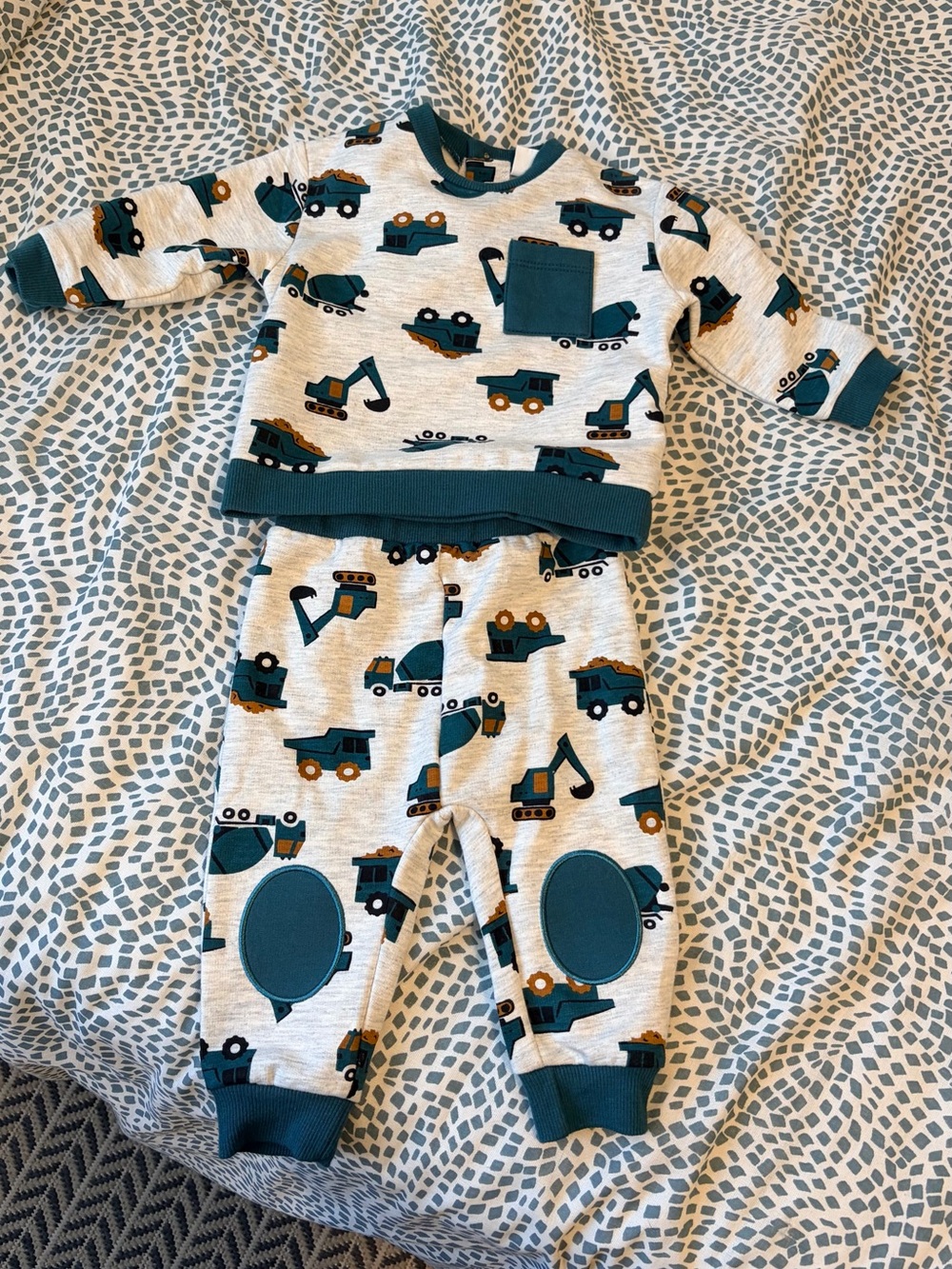Baby 2 Piece Construction Sweatset Size 6M